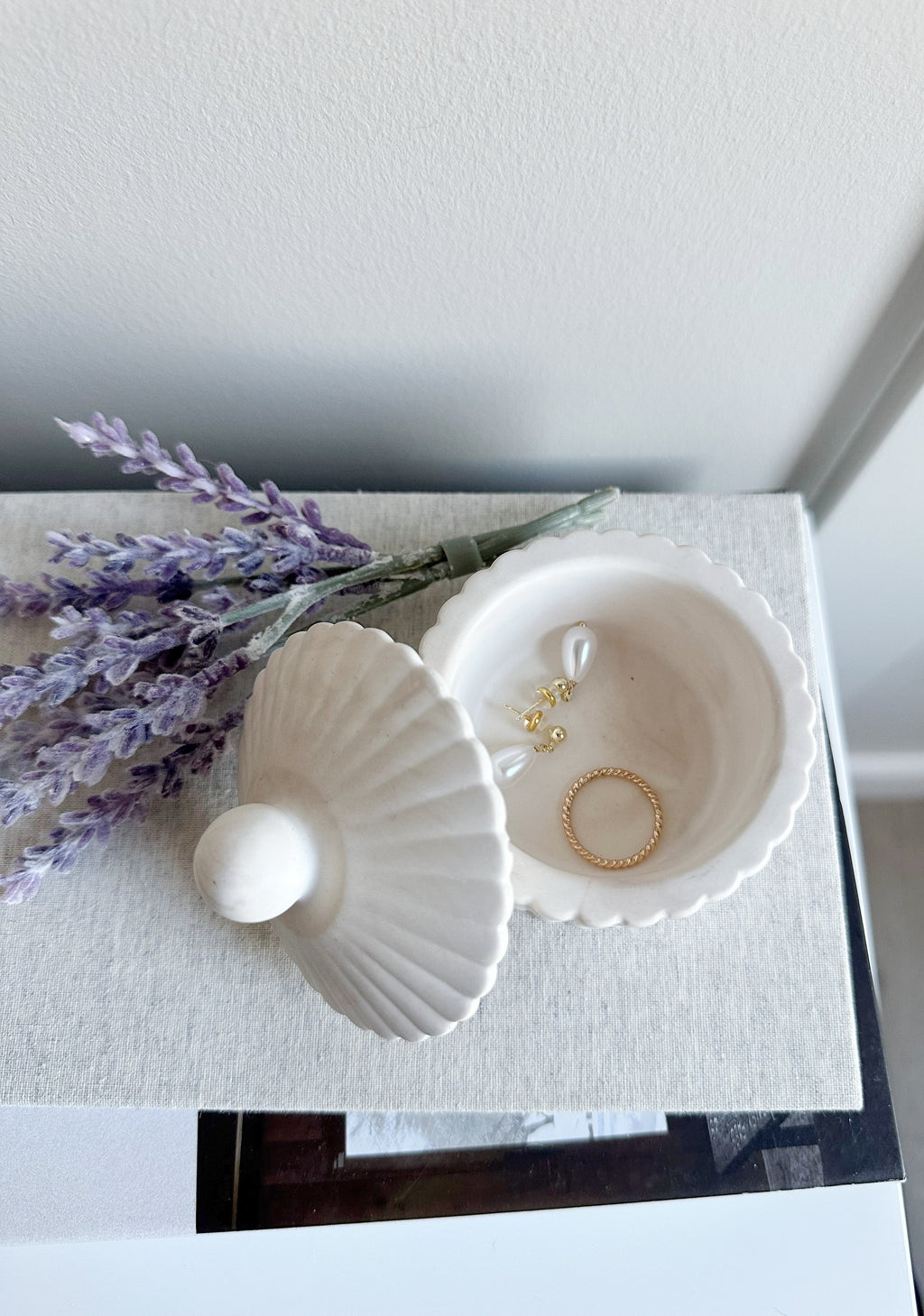 Fluted Pinch Bowl with Lid