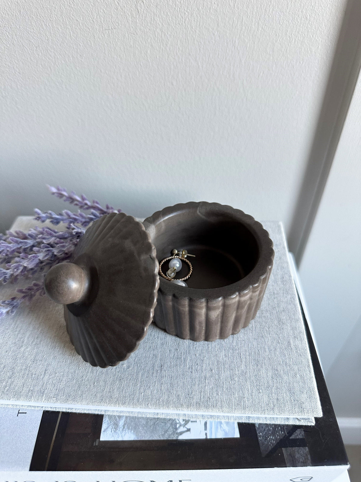 Fluted Pinch Bowl with Lid